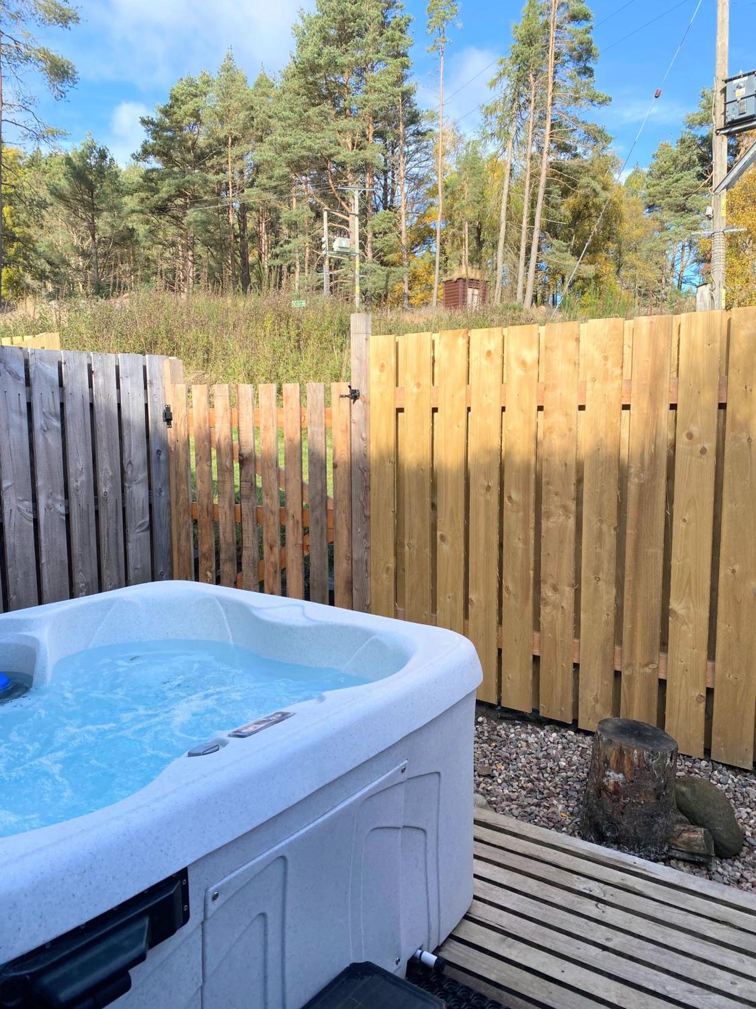 Kaoglen-Spruce-Hot Tub-Forrest Setting-Pet Friendly Villa Balnald Exterior photo
