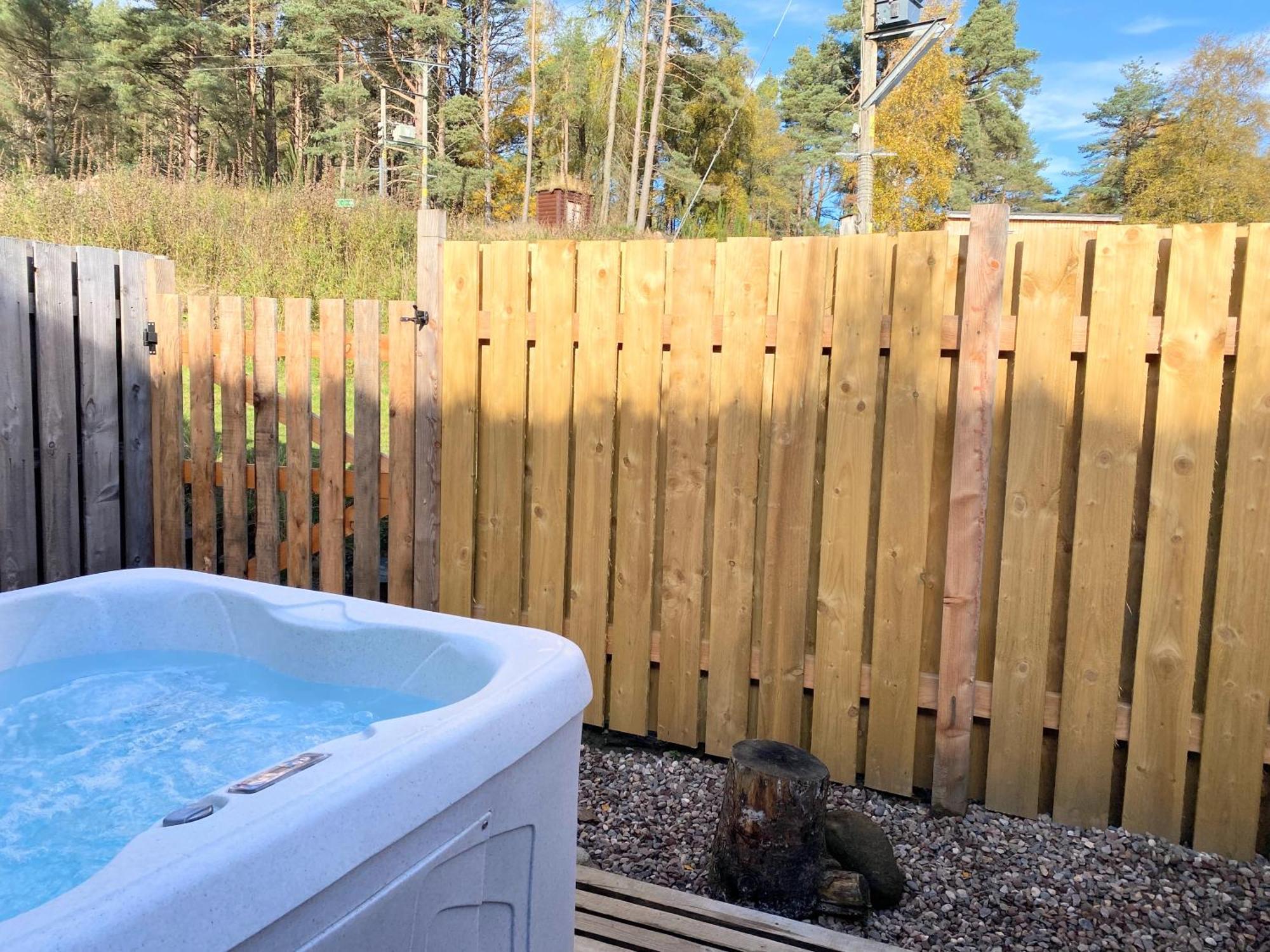 Kaoglen-Spruce-Hot Tub-Forrest Setting-Pet Friendly Villa Balnald Exterior photo